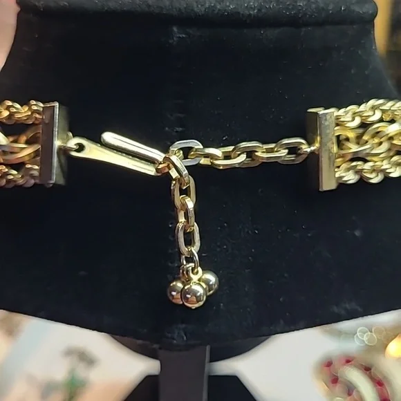 Hattie Carnegie Necklace - Picture 2 of 3